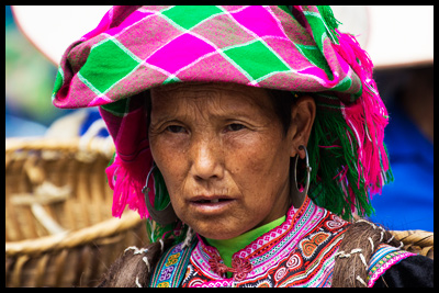 Vietnam - Barevný etnický trh v Bac Ha