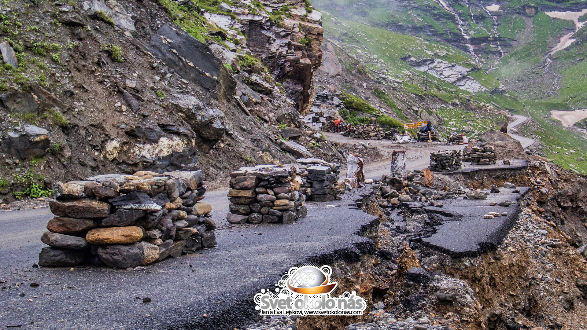 Tapeta na plochu, India - Cesta do priesmyku Rohtang La