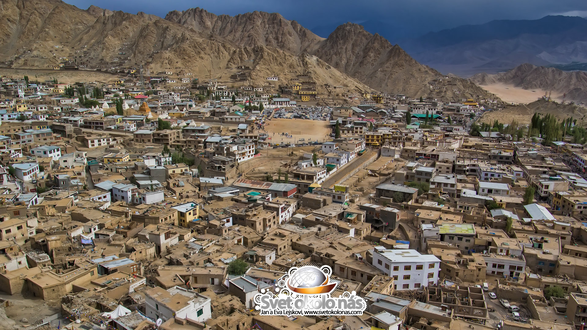 Tapeta na plochu, India - Léh, hlavné mesto kráľovstva Ladakh