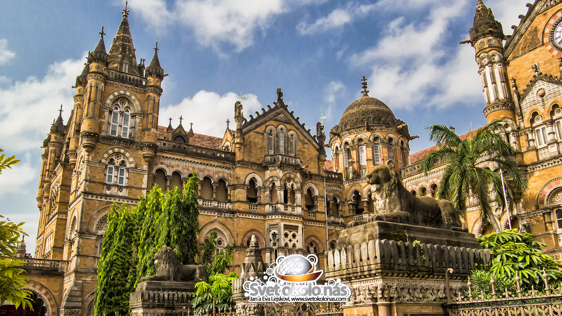 Tapeta na plochu, India - Mumbai hlavná vlaková stanica Chhatrapati Shivaji Terminus